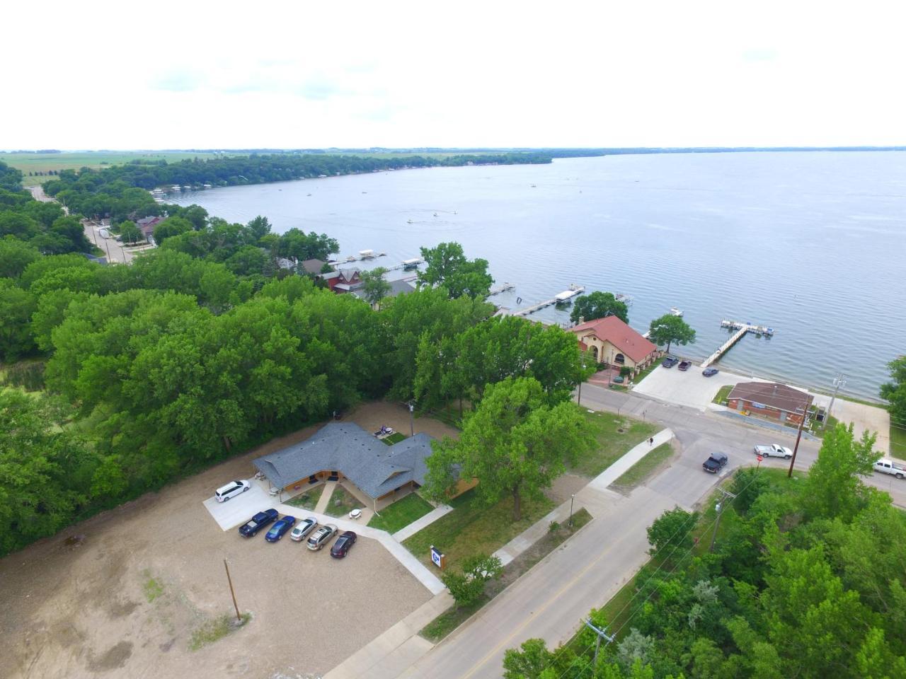 Big Spirit Resort Spirit Lake Exteriör bild