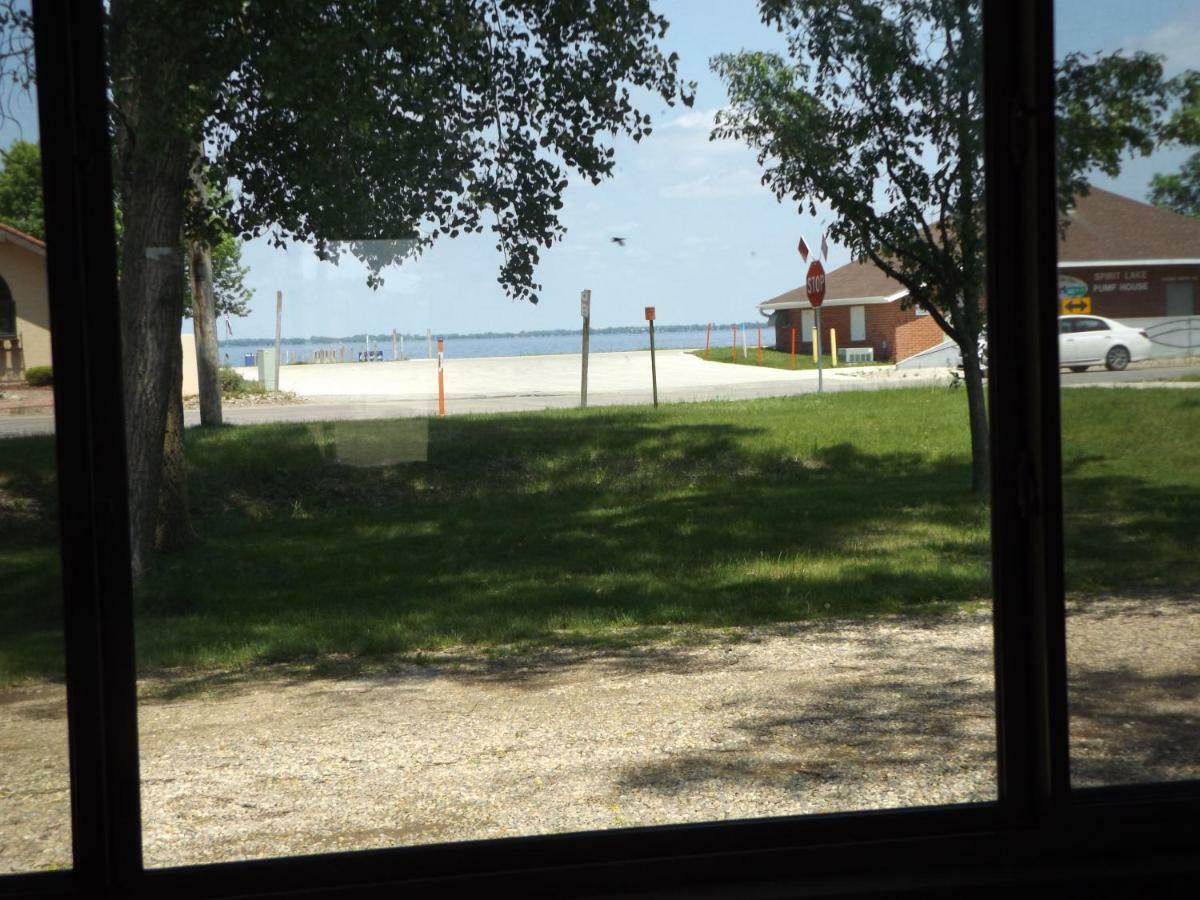 Big Spirit Resort Spirit Lake Exteriör bild